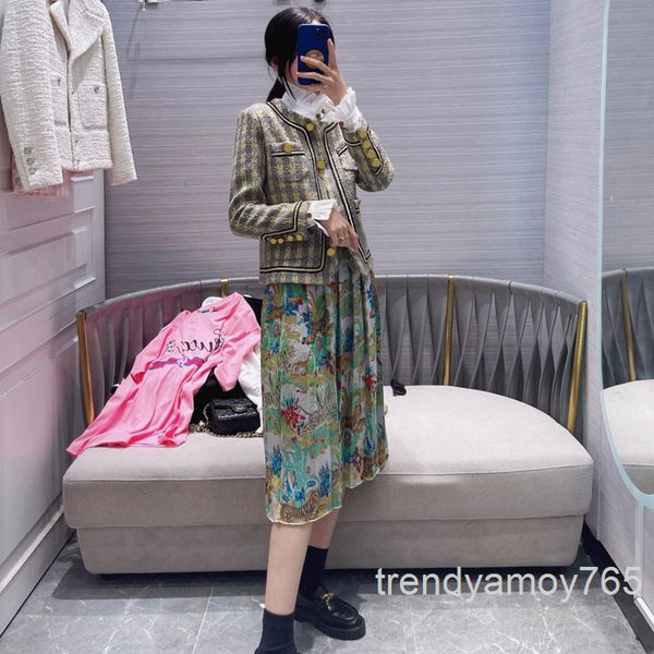 women's jackets plaid woven coat temperament british celebrity four pocket button tweed spring and autumn high end, Black;brown
women's jackets plaid woven coat temperament british celebrity four pocket button tweed spring and autumn high end, Black;brown