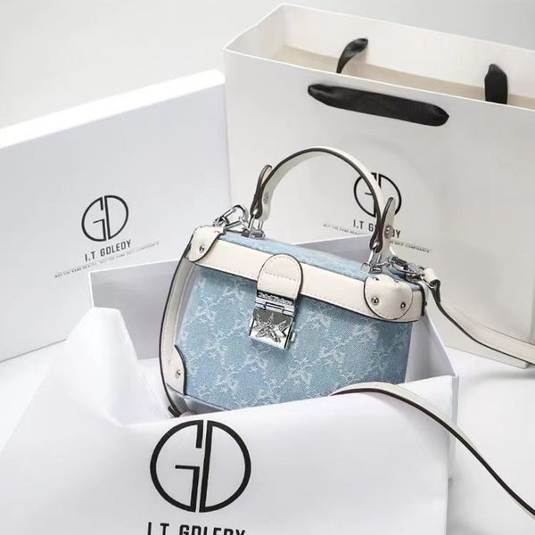 fashion designer leather high-end niche box bag texture wild bucket bag shoulder messenger bag women
fashion designer leather high-end niche box bag texture wild bucket bag shoulder messenger bag women