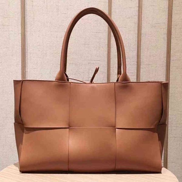 autumn and winter new song hye kyo same leather woven arco tote bag shopping single shoulder hand mother
autumn and winter new song hye kyo same leather woven arco tote bag shopping single shoulder hand mother