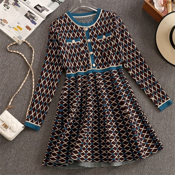runway design vintage plaid knitting sweater dress women long sleeve single-breasted party mini dress robe 220514, Black;gray
runway design vintage plaid knitting sweater dress women long sleeve single-breasted party mini dress robe 220514, Black;gray