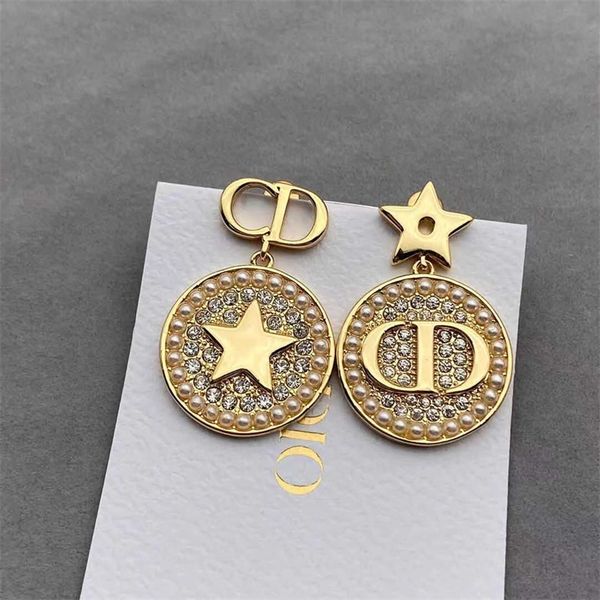 fashion jewelry online new letter s925 silver needle light gold disc temperament star diamond earrings, Golden
fashion jewelry online new letter s925 silver needle light gold disc temperament star diamond earrings, Golden