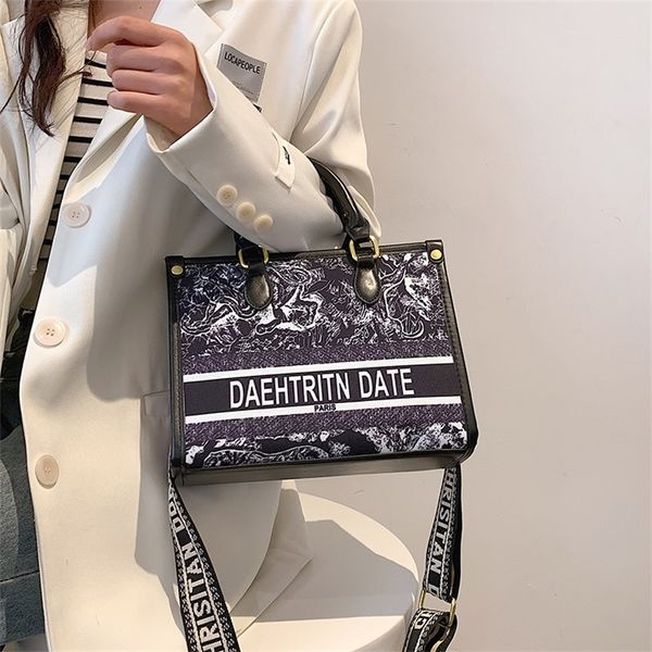 women's personalized graffiti fashion unit price messenger 70% off wholesale sales
women's personalized graffiti fashion unit price messenger 70% off wholesale sales