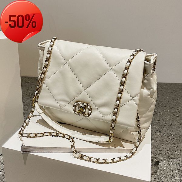 the factory directly this year's popular women's 2022 winter new msenger high-grade fashion shoulder bag
the factory directly this year's popular women's 2022 winter new msenger high-grade fashion shoulder bag