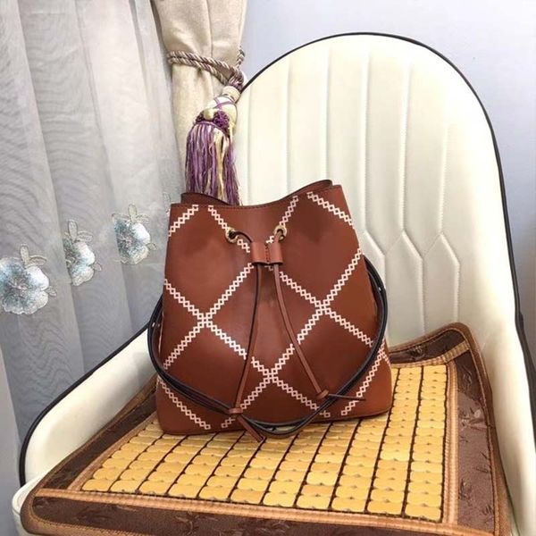 string bucket totes bag women plain handbag shoulder shopping bags genuine leather thread plaid letter printing large capacity full skin mom
string bucket totes bag women plain handbag shoulder shopping bags genuine leather thread plaid letter printing large capacity full skin mom