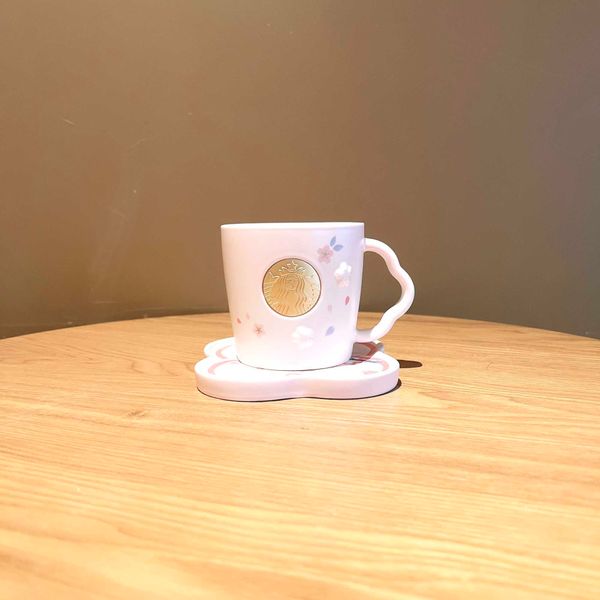 starbucks cherry blossom cup 2022 pink gradient falling cherry colorful bird cup and plate set ceramic mark drinking cup 
starbucks cherry blossom cup 2022 pink gradient falling cherry colorful bird cup and plate set ceramic mark drinking cup