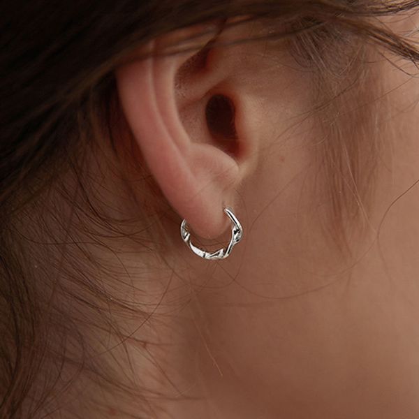 european small mobius ring stud earrings women minimalist metal twisted piercing korean fashion jewelry 220716, Golden;silver
european small mobius ring stud earrings women minimalist metal twisted piercing korean fashion jewelry 220716, Golden;silver