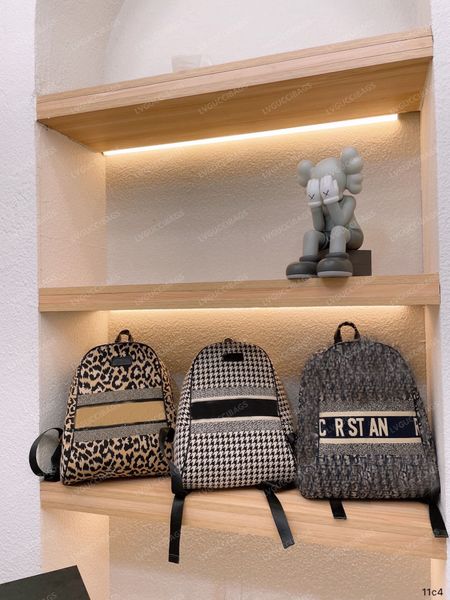 designer luxury backpack 2022 fashion classic creative material embossing technology leather texture
designer luxury backpack 2022 fashion classic creative material embossing technology leather texture