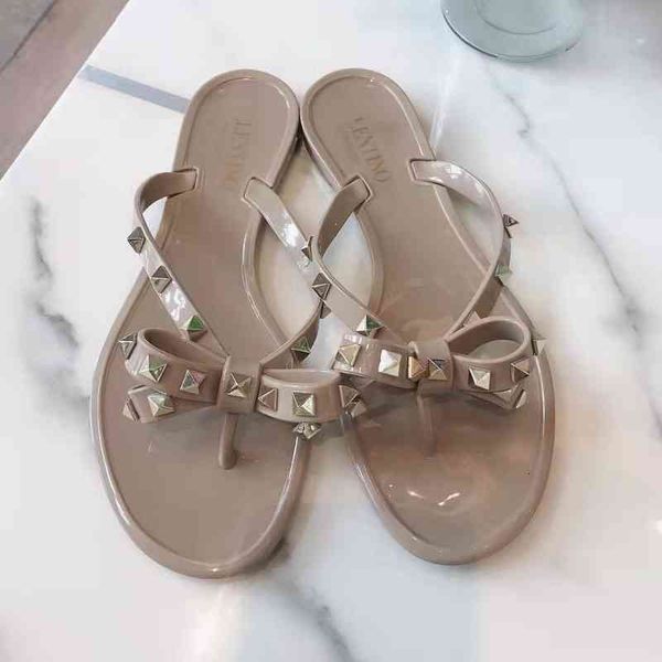 slippers huajia rivet beach slippers female liu meimei same style isn, Black
slippers huajia rivet beach slippers female liu meimei same style isn, Black