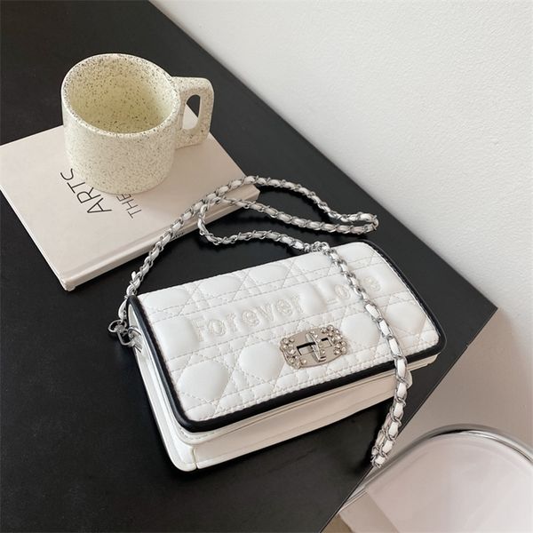 factory promotion this year's popular women's 2022 new solid color rhombic chain cross small square fashion leisure shoulder bag
factory promotion this year's popular women's 2022 new solid color rhombic chain cross small square fashion leisure shoulder bag