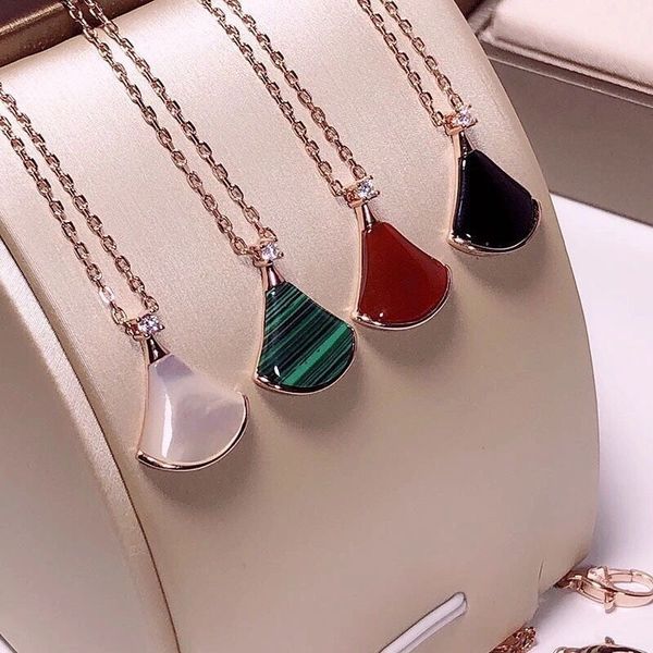luxury designer pendant dimond necklace woman elegance jewelry green red white agate pendants womens s925 silver steel chain necklaces choke
luxury designer pendant dimond necklace woman elegance jewelry green red white agate pendants womens s925 silver steel chain necklaces choke