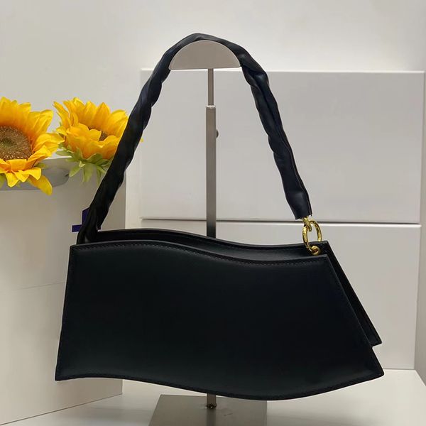 designer wavy underarm bag retro solid color leather ladies new fashion large capacity multifunctional irregular shoulder bag 
designer wavy underarm bag retro solid color leather ladies new fashion large capacity multifunctional irregular shoulder bag