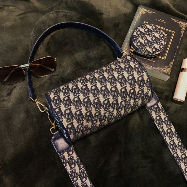 two pillow bag women's new msenger shoulder portable versatile designer fashion casual handbags
two pillow bag women's new msenger shoulder portable versatile designer fashion casual handbags
