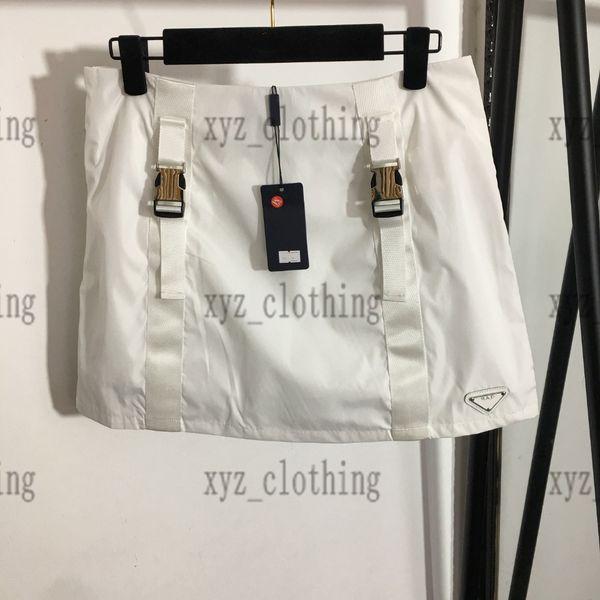 2022 high-end dress newly womens white dresses letter triangle label safety buckle webbing high waist short skirt brand designer ladies spor, Black;gray
2022 high-end dress newly womens white dresses letter triangle label safety buckle webbing high waist short skirt brand designer ladies spor, Black;gray