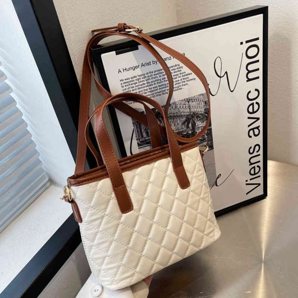 designer clutch bag 2022 messenger female fashion versatile lingge large capacity tote bag simple portable
designer clutch bag 2022 messenger female fashion versatile lingge large capacity tote bag simple portable