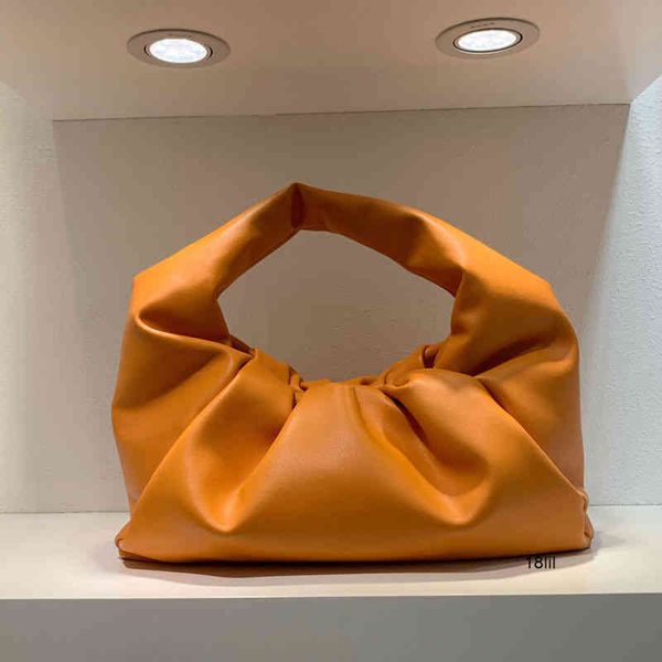designer venetasss wholesale horn bottegas handbags 2023 genuine leather cloud wrinkle dumpling underarm portable shoulder bag retro trend d
designer venetasss wholesale horn bottegas handbags 2023 genuine leather cloud wrinkle dumpling underarm portable shoulder bag retro trend d