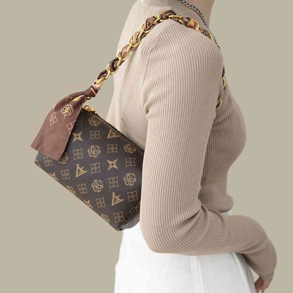new style temperament versatile women's silk scarf strap leather hand-held underarm bag fashion single shoulder designer bags
new style temperament versatile women's silk scarf strap leather hand-held underarm bag fashion single shoulder designer bags