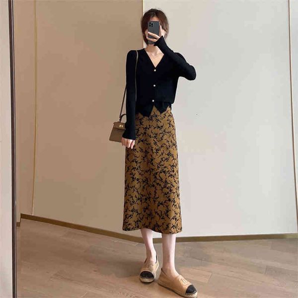 two piece dress 2022 spring and autumn women's clothing temperament goddess model suit sweater floral skirt two-piece veuk, White
two piece dress 2022 spring and autumn women's clothing temperament goddess model suit sweater floral skirt two-piece veuk, White