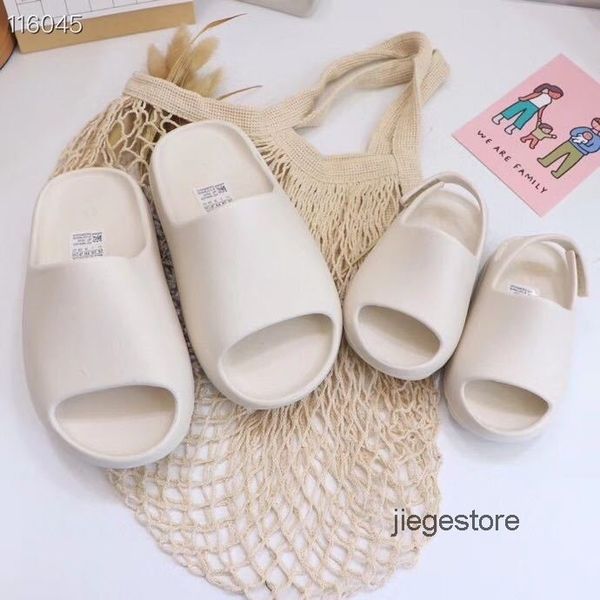 2022 designer qinmin123 slippers yeesys slides sandals men women slipper children kids shoes triple black white red resin bone desert sand g, Black;grey
2022 designer qinmin123 slippers yeesys slides sandals men women slipper children kids shoes triple black white red resin bone desert sand g, Black;grey