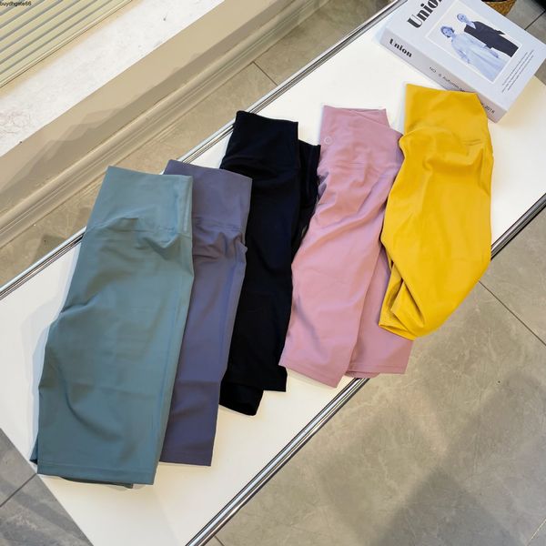 2022 fashion yoga fitness brand lu's pants summer capris high waist tights cycling have a standard style, Black;white
2022 fashion yoga fitness brand lu's pants summer capris high waist tights cycling have a standard style, Black;white