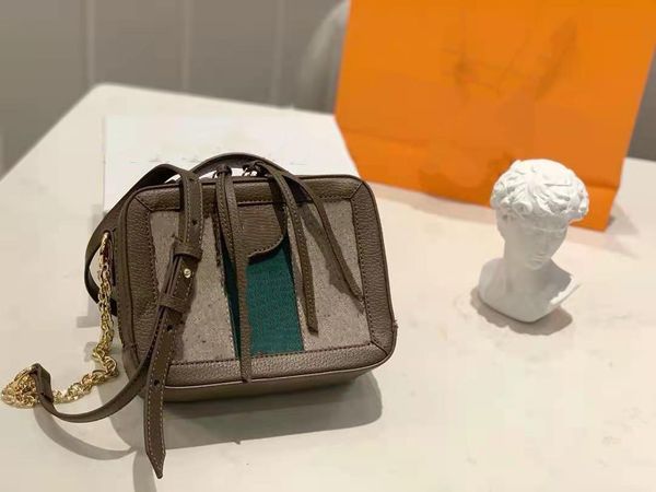 classic leather bag with chain and handle single shoulder hand carry diagonal body can be
classic leather bag with chain and handle single shoulder hand carry diagonal body can be