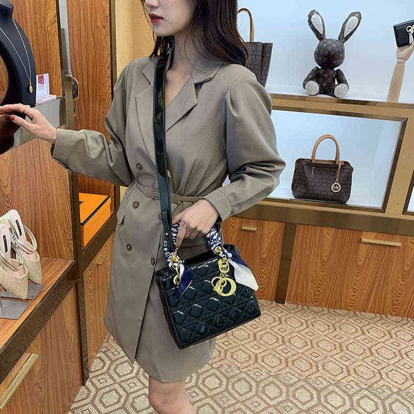 factory online export designer brand bags 2022 new handbag women's high-class versatile and summer large capacity one shoulder messenge
factory online export designer brand bags 2022 new handbag women's high-class versatile and summer large capacity one shoulder messenge