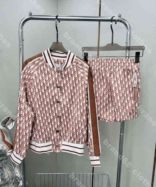 designer women long sleeves two piece pants logo print tracksuit luxury brand sportswear shorts jacket suit autumn coats female apparel, White
designer women long sleeves two piece pants logo print tracksuit luxury brand sportswear shorts jacket suit autumn coats female apparel, White