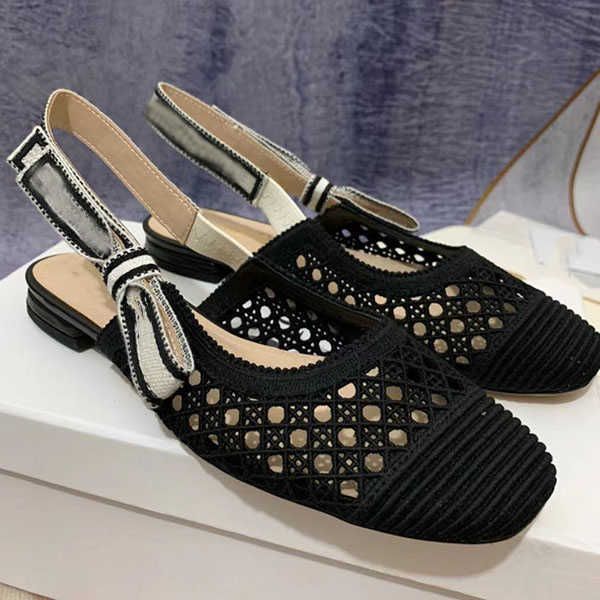 quality women sandal designer sandals flat heel cotton electric embroidery mesh surfacegenuine leather leisure shoes 34-42 with box, Black
quality women sandal designer sandals flat heel cotton electric embroidery mesh surfacegenuine leather leisure shoes 34-42 with box, Black