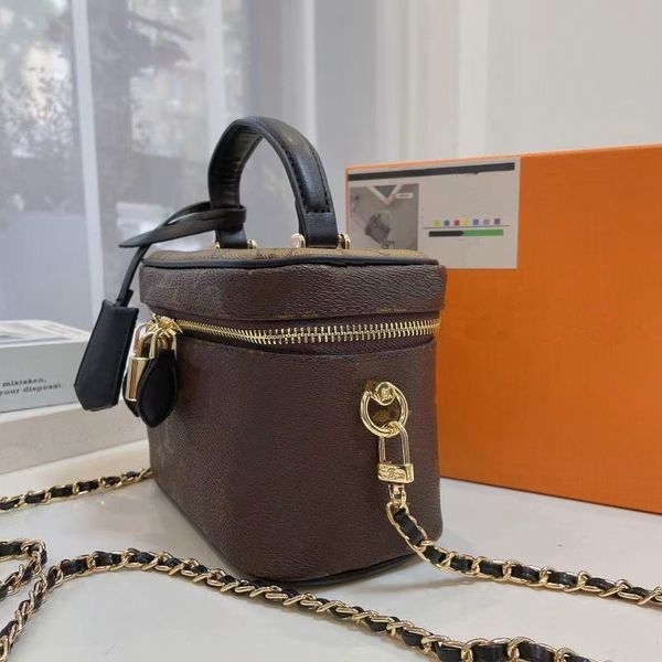 luxury cosmetic case women cross-body bags 2023 new lunch box bag simple lipstick powder portable box storage handbag design outdoor bags
luxury cosmetic case women cross-body bags 2023 new lunch box bag simple lipstick powder portable box storage handbag design outdoor bags