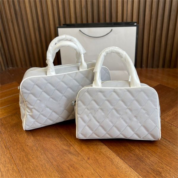 the new fashionable and light storage bag portable tote bag women's large capacity simple leisure travel fitness bags
the new fashionable and light storage bag portable tote bag women's large capacity simple leisure travel fitness bags