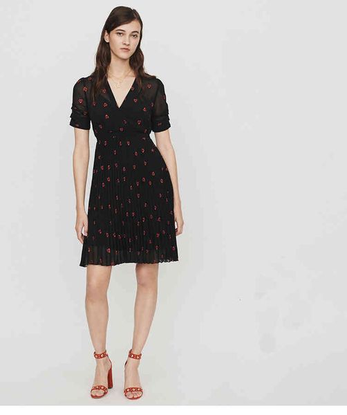 french family slim fitting short sleeved embroidery love dress spring and summer lady pleated skirt trend, Black;gray
french family slim fitting short sleeved embroidery love dress spring and summer lady pleated skirt trend, Black;gray