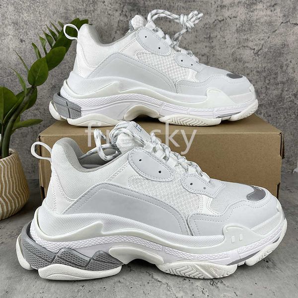 2022 paris triple s casual shoes mens womens black white gym red grey platform lovers trainer sneakers 35-45
2022 paris triple s casual shoes mens womens black white gym red grey platform lovers trainer sneakers 35-45