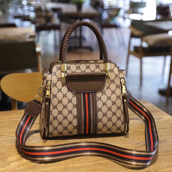 women's handbags new printing large capacity bucket bag women's leisure summer messenger sling one shoulder portable bag
women's handbags new printing large capacity bucket bag women's leisure summer messenger sling one shoulder portable bag