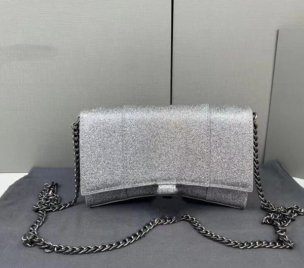 classics shoulder bag women dinner party handbag chains purse shoulder crossbody bags letter printed flap wallet totes
classics shoulder bag women dinner party handbag chains purse shoulder crossbody bags letter printed flap wallet totes