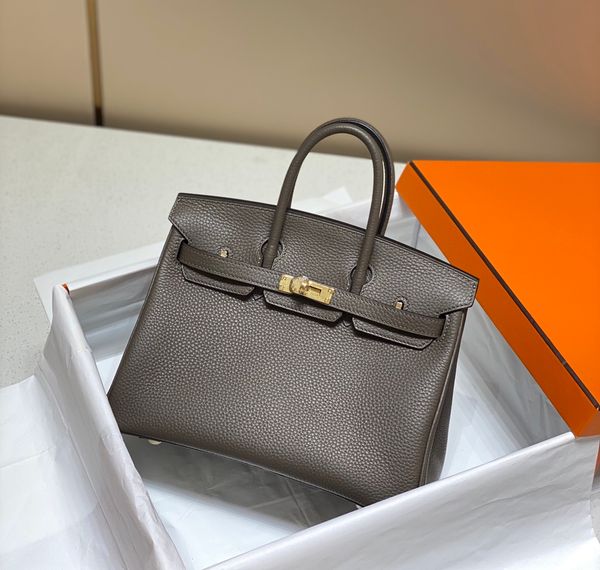 evening bags cowhide motorcycle handbag. classic fashion european and american style.25cm
evening bags cowhide motorcycle handbag. classic fashion european and american style.25cm