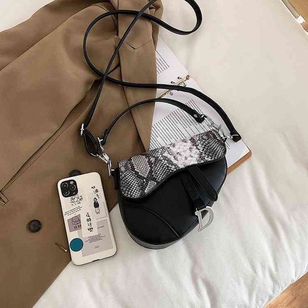 2022 factory wholesale new fashion snakeskin saddle women's fashion messenger horseshoe creative handbag
2022 factory wholesale new fashion snakeskin saddle women's fashion messenger horseshoe creative handbag