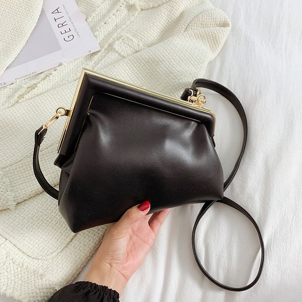 designer bags 2022 new solid color geometric european&american retro shoulder bag messenger bag high-end lock 26cm
designer bags 2022 new solid color geometric european&american retro shoulder bag messenger bag high-end lock 26cm