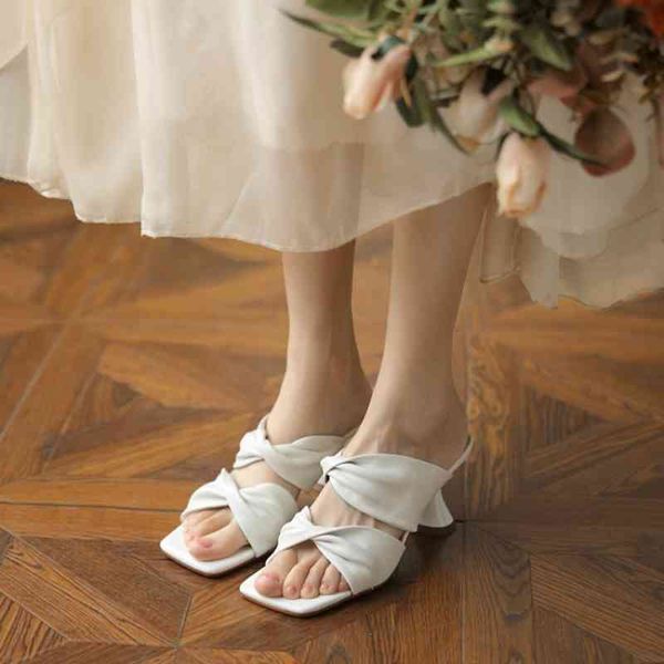 slippers inside and outside full leather summer sheepskin slippers women's head white cover feet wear thick heels temperament sandals, Black
slippers inside and outside full leather summer sheepskin slippers women's head white cover feet wear thick heels temperament sandals, Black