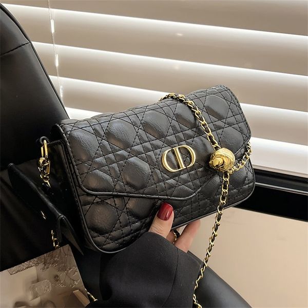 10% off 2022 new fashion trendy bags popular this year, female lingge chain messenger bag, versatile one shoulder small square
10% off 2022 new fashion trendy bags popular this year, female lingge chain messenger bag, versatile one shoulder small square