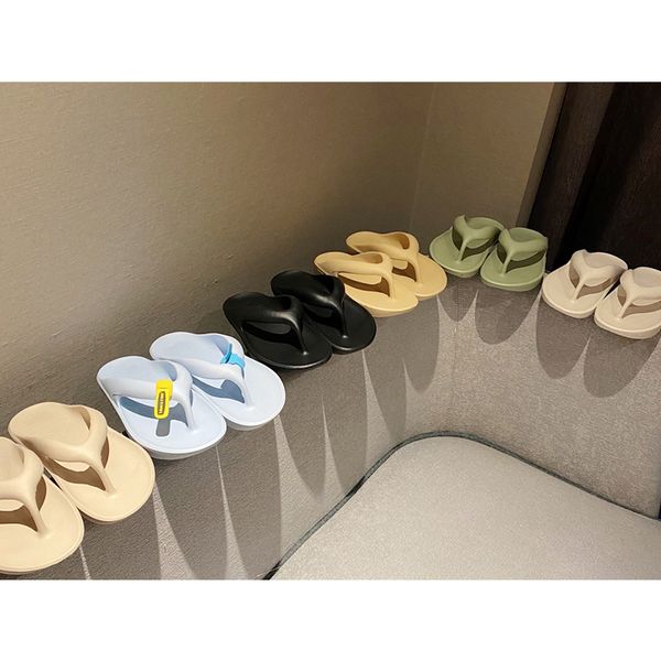 2022 slippers beach flip-flops men's and women's summer must-have items warm color matching sunshine a summer, Black
2022 slippers beach flip-flops men's and women's summer must-have items warm color matching sunshine a summer, Black