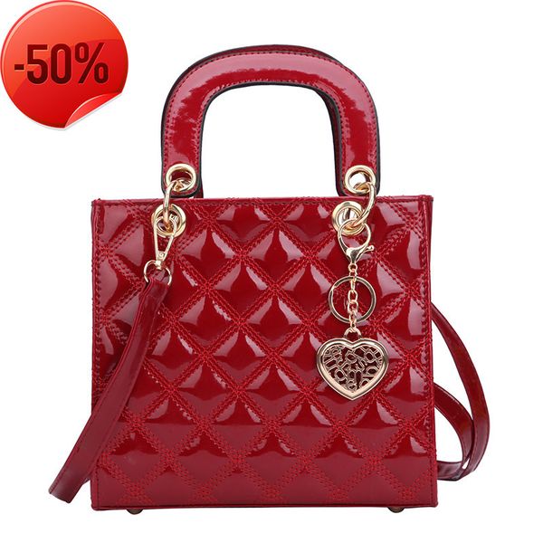 luxury designerdiana women's 2020 new fashion versatile heart-shaped rhombic lattice embroidered thread portable messenger bag
luxury designerdiana women's 2020 new fashion versatile heart-shaped rhombic lattice embroidered thread portable messenger bag
