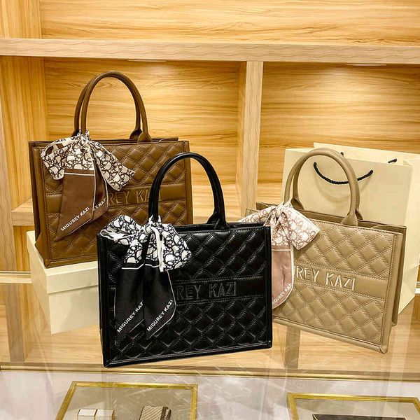 new style large capacity embroidery bag hand-held shoulder with ribbon 2022 brand luxury fashion design ladies handbags
new style large capacity embroidery bag hand-held shoulder with ribbon 2022 brand luxury fashion design ladies handbags