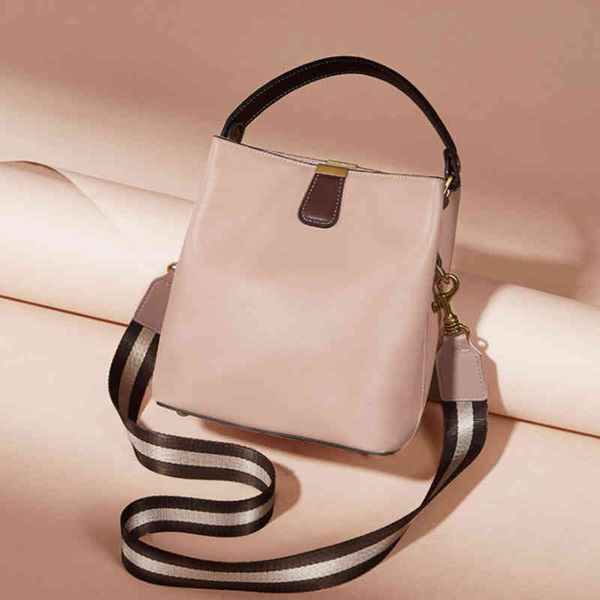 fashion women's new high-quality versatile bag luxury designer leather large capacity personalized single shoulder cross arm bucket por
fashion women's new high-quality versatile bag luxury designer leather large capacity personalized single shoulder cross arm bucket por