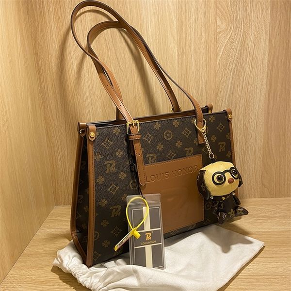 luxury designer messenger bag handbag large capacity autumn and winter printed light commuter tote
luxury designer messenger bag handbag large capacity autumn and winter printed light commuter tote
