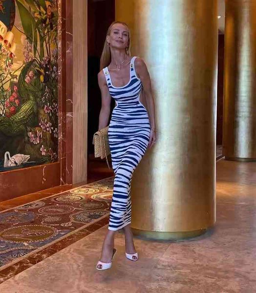 casual dresses spring fashion celebrity jacquard stripe medium length bandage skirt sling type, Black;gray
casual dresses spring fashion celebrity jacquard stripe medium length bandage skirt sling type, Black;gray