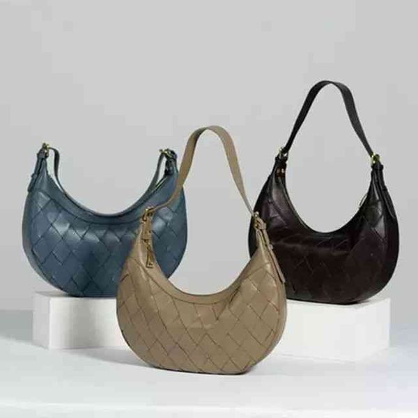 woven women's armpit new style sheepskin niche design large capacity versatile crescent single shoulder messenger handbag
woven women's armpit new style sheepskin niche design large capacity versatile crescent single shoulder messenger handbag