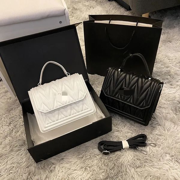 design bag high-end embroidery thread handbag bags women's small fragrance and foreign temperament net red messengerbags
design bag high-end embroidery thread handbag bags women's small fragrance and foreign temperament net red messengerbags