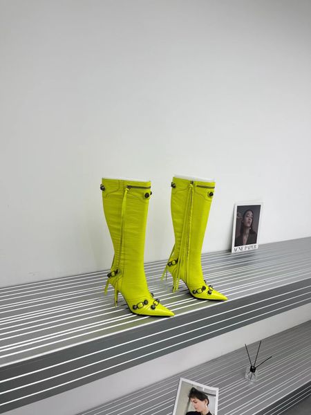 2022 cagole boots metal nail can be called the year's most beautiful pop style not pick leg all 4 color release trend fashion, Black
2022 cagole boots metal nail can be called the year's most beautiful pop style not pick leg all 4 color release trend fashion, Black