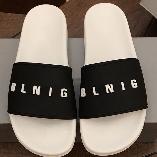 designer slides mens womens slippers with original box leather black shoes fashion luxury summer sandals beach sneakers
designer slides mens womens slippers with original box leather black shoes fashion luxury summer sandals beach sneakers