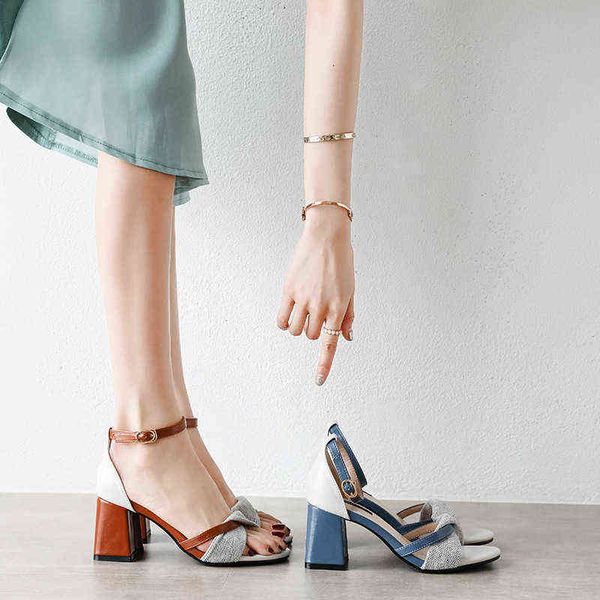 women's 2022 summer new round head thick heel button high-heeled sandals, Black
women's 2022 summer new round head thick heel button high-heeled sandals, Black