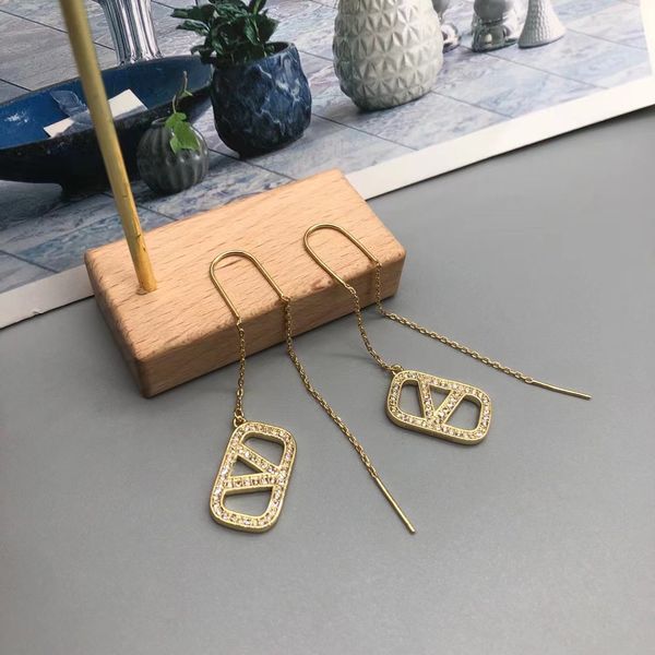 factory retail wholesale fashion gold long chain stud earrings design luxury brand jewelry designer letter v pendant women 18k gold simple s, Golden;silver
factory retail wholesale fashion gold long chain stud earrings design luxury brand jewelry designer letter v pendant women 18k gold simple s, Golden;silver